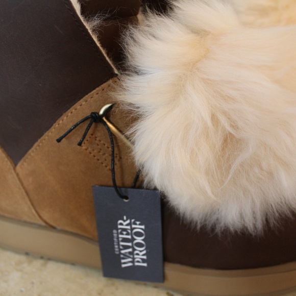 UGG WATERPROOF LEATHER ISLEY BOOTS - Picture 6 of 11